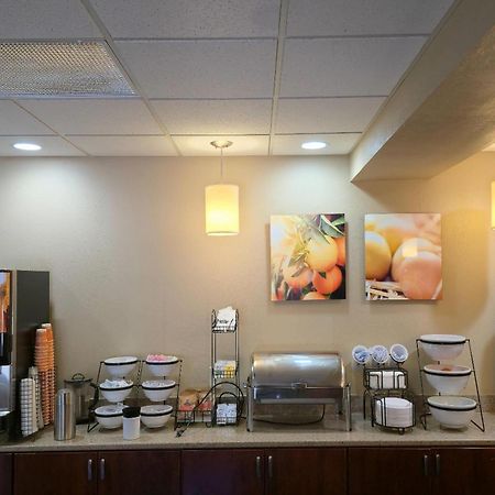 Comfort Inn & Suites Grafton-Cedarburg Экстерьер фото